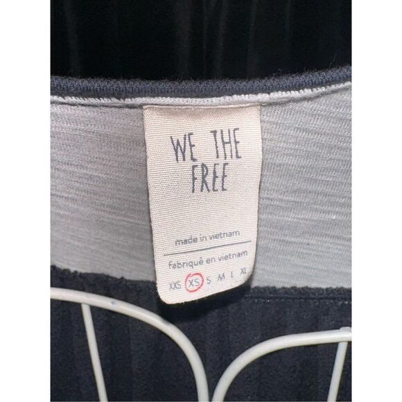 Beautiful WE THE FREE Free People Friday Fever Raglan Contrast T Shirt (Black Co - Picture 12 of 13